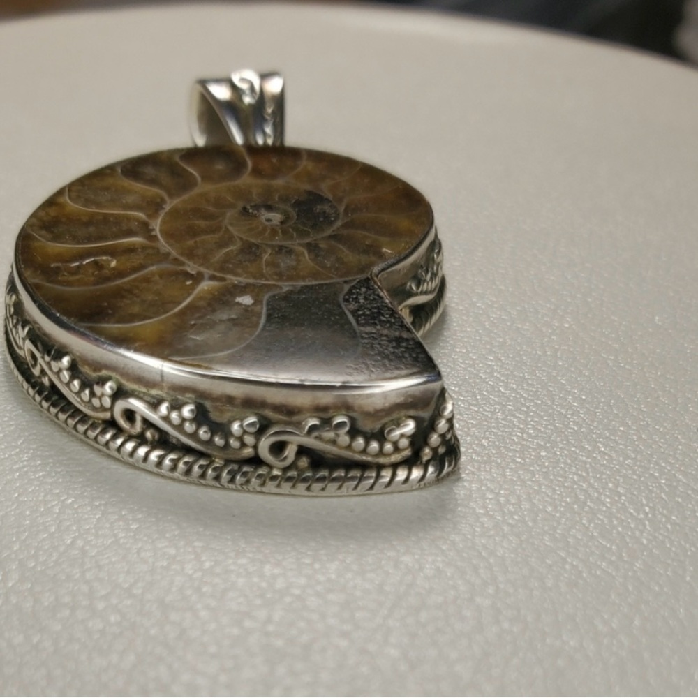 Amazing Vintage Sterling Ammonite Pendant - Picture 7 of 11